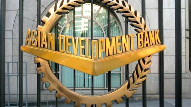 بنك التنمية الآسيوي يخفض توقعات النمو في آسيا 2026 ويحذر من ضغوط الطاقة والتضخم