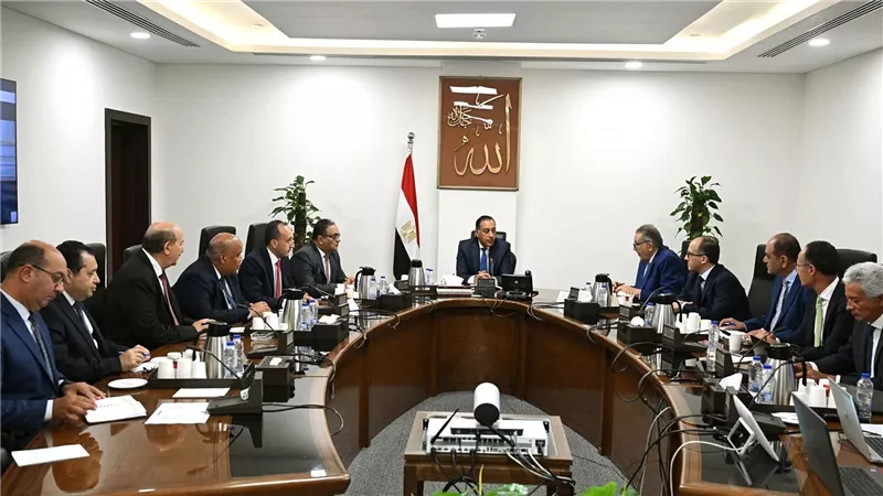 توافق بين الحكومة والتجار والصناع على مبادرة لخفض أسعار السلع بالأسواق 