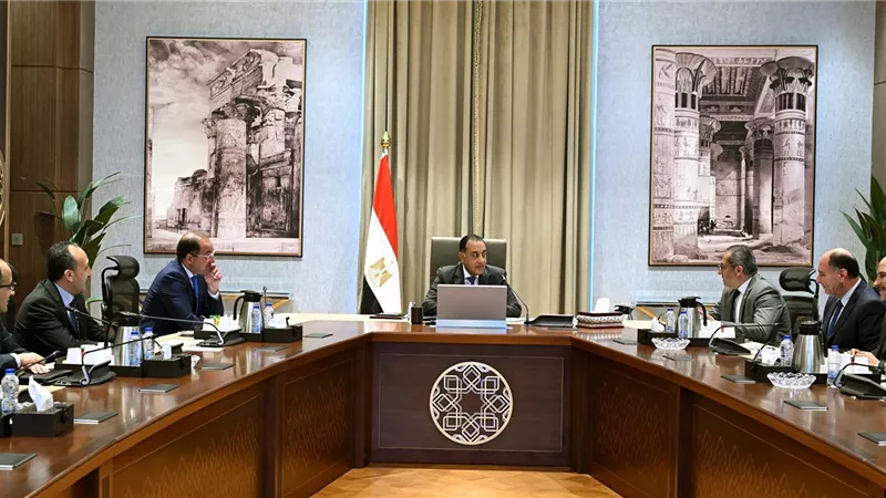 رئيس الوزراء يتابع استثمارات ومشروعات 