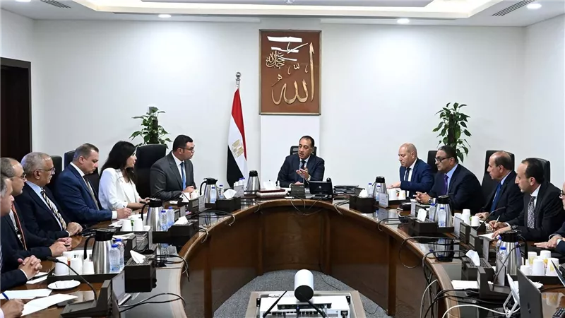رئيس الوزراء يتابع مشروعات إعادة إحياء 