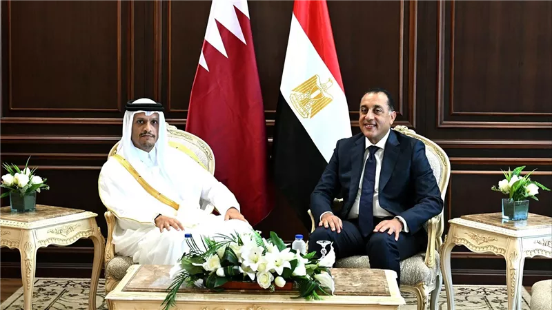 مدبولي يبحث مع رئيس وزراء قطر توسيع الاستثمارات وتعزيز التعاون السياسي