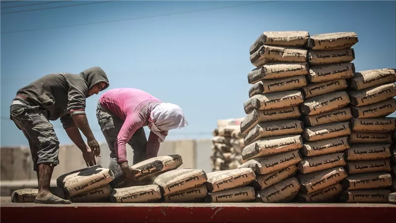 لماذا لم تنخفض أسعار الأسمنت في مصر رغم ارتفاع الإنتاج بنسبة 20%؟