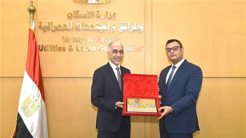 الشربيني يستقبل وزير الأشغال البحريني لبحث التعاون في مجالات التنمية العمرانية والمرافق والبنية التحتية