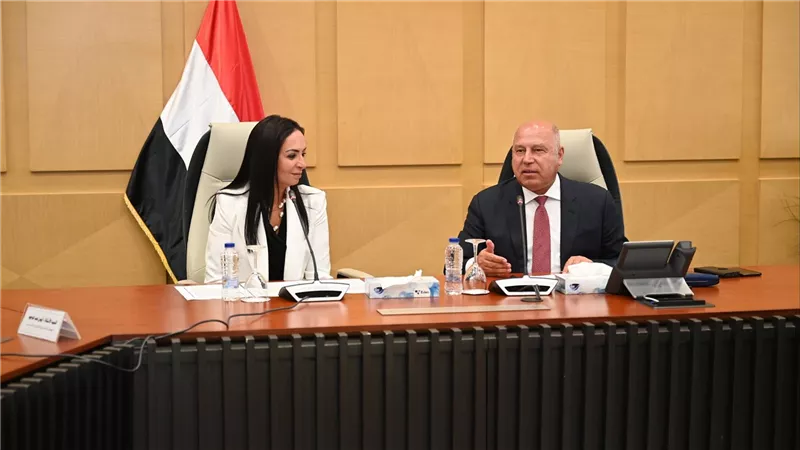 وزير الصناعة والنقل ووزيرة التضامن يوقعان بروتوكول تعاون لرعاية المسنين المحالين للتقاعد