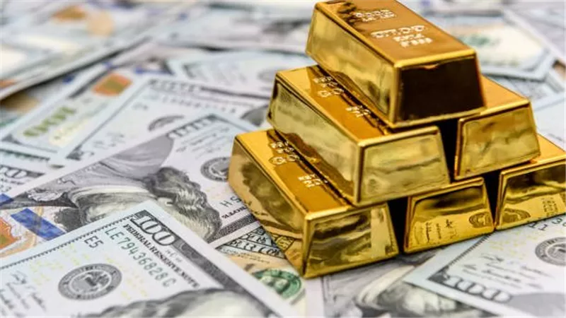 خفض الفائدة الأمريكية.. هل يفتح الباب لضعف الدولار وانطلاقة قياسية للذهب؟