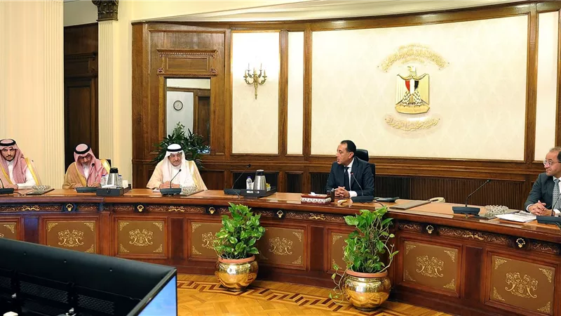 رئيس الوزراء يناقش مع وزير الدولة السعودي حزمة الاستثمارات في مصر