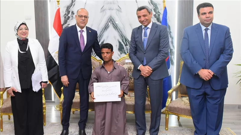 وزير العمل يسلم 81 عقد عمل لشباب السويس بينهم 31 لذوي الهمم