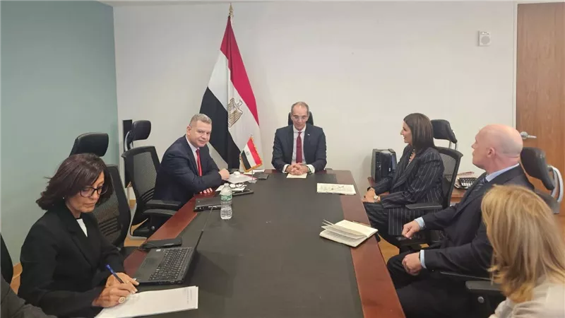 وزير الاتصالات يبحث مع مسئولي الشركات العالمية لزيادة استثماراتها في مجالات التعهيد والاتصالات 