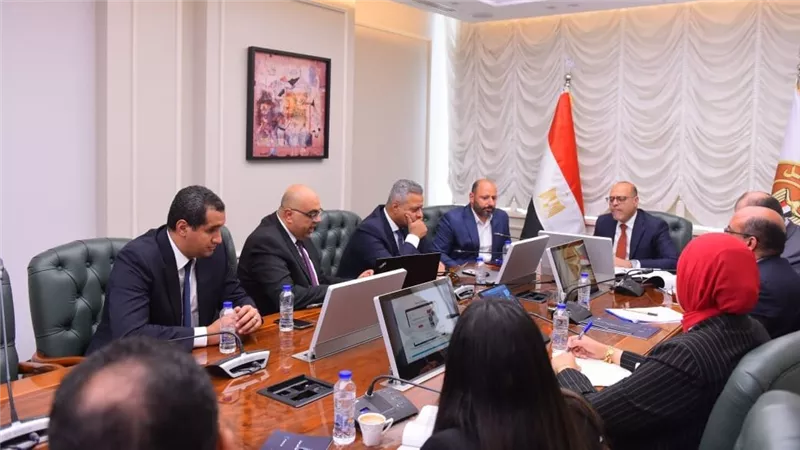 وزير العمل يوجه بتأسيس 