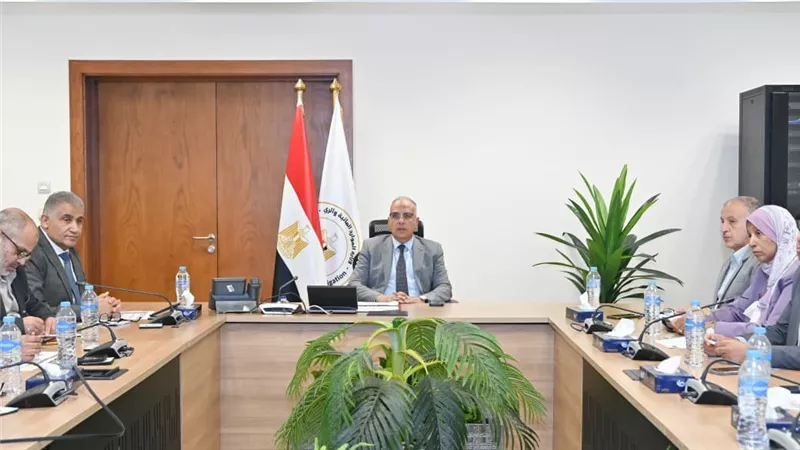 وزير الموارد المائية يتابع آخر مستجدات إنشاء 
