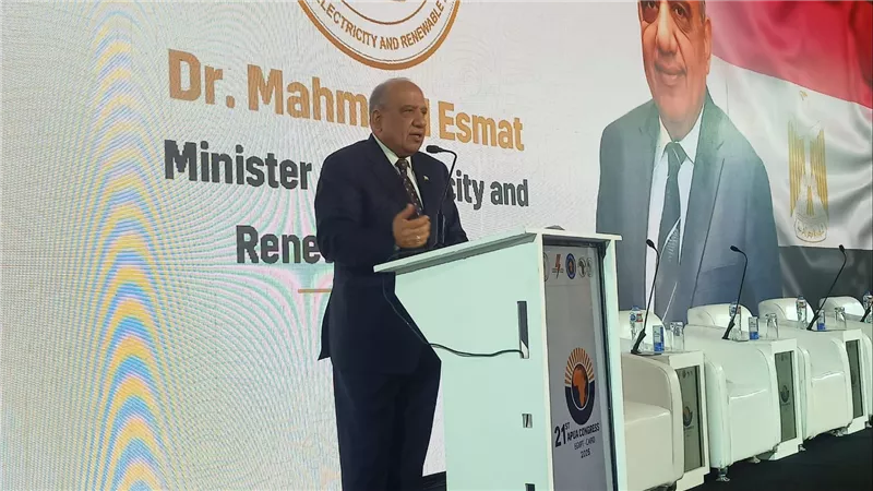 عصمت: الهيدروجين الأخضر مستقبل الطاقة.. ومصر تعمل لتصبح مركزًا إقليميًا لتجارة الكهرباء