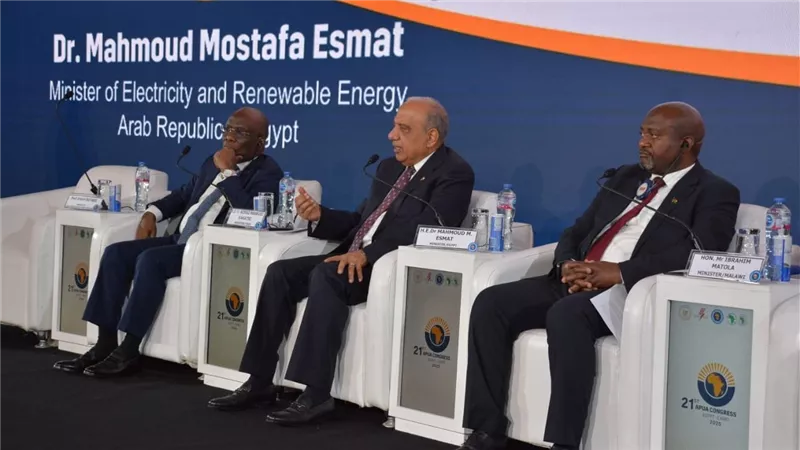 عصمت: نعمل على دمج الطاقة المتجددة في المدن الذكية وتوسيع الشراكات مع القطاع الخاص
