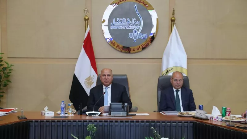 كامل الوزير: الوزارة تتابع خطط إعادة تشغيل خطوط الإنتاج المتوقفة مع المصانع لإزالة جميع المعوقات 