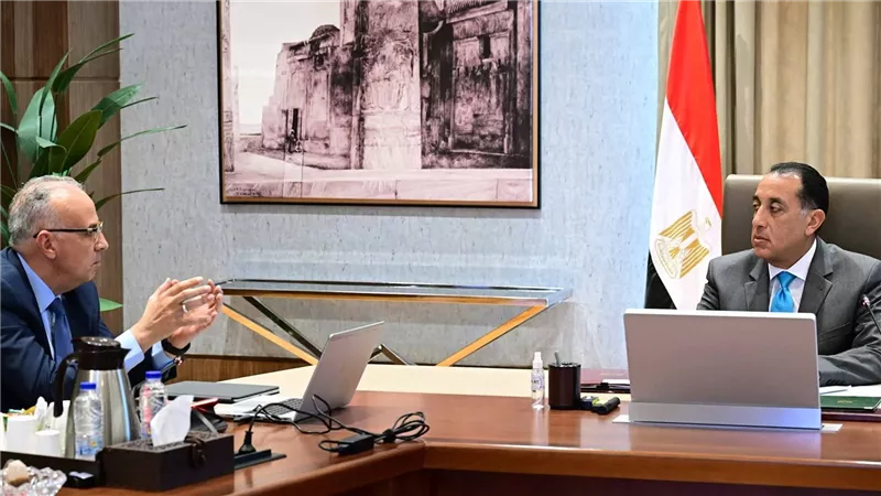 رئيس الوزراء يتابع جهود إزالة تعديات نهر النيل ضمن 