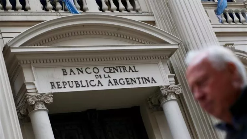 البنك المركزي الأرجنتيني يوقع اتفاقية إعادة شراء بقيمة 3 مليارات دولار قبل موعد سداد دين رئيسي