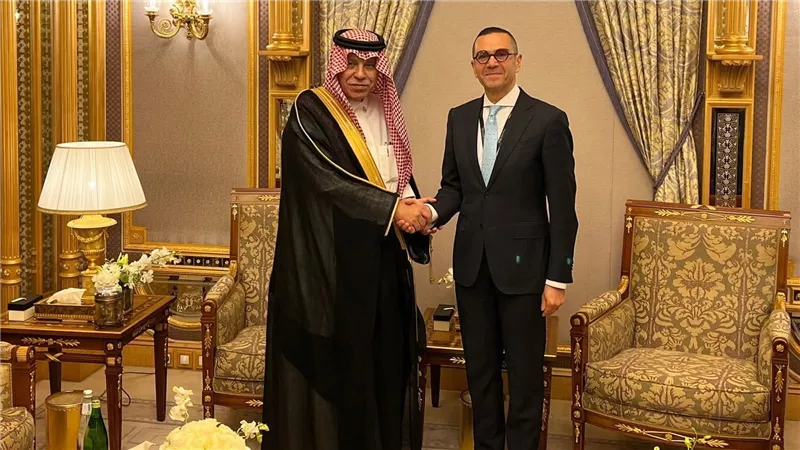 الخطيب يبحث مع وزير التجارة السعودي تعزيز العلاقات الاستثمارية والتجارية بين البلدين 