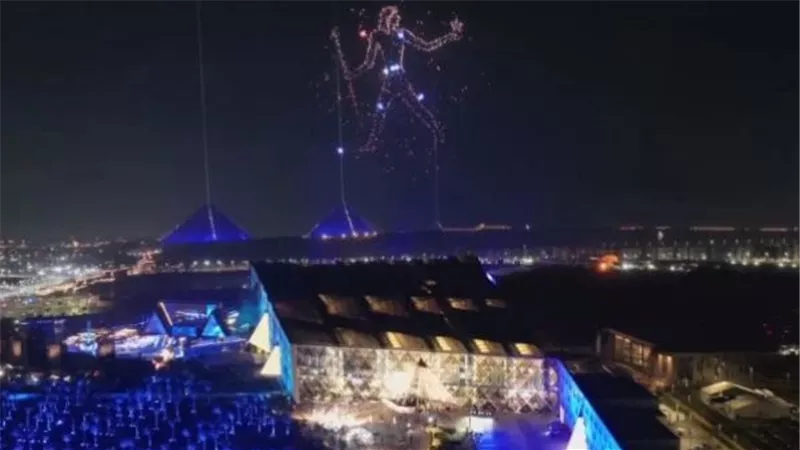 هولوجرام ملوك مصر القديمة تزين سماء المتحف المصري الكبير 