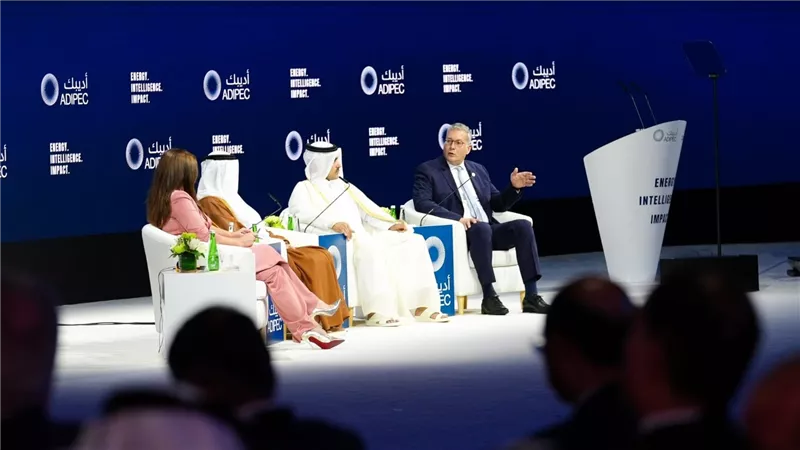 وزير البترول من أبوظبي: استثمارات ضخمة وتعاون دولي لجعل مصر مركزًا عالميًا للطاقة