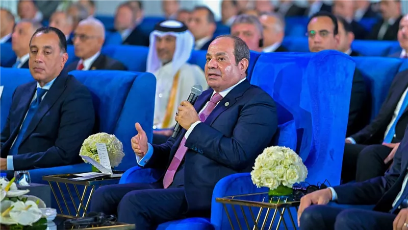 مصر بوابة أفريقيا.. السيسي يفتتح مشروعات بالمنطقة الاقتصادية لقناة السويس لتصبح مركز لوجستي عالمي