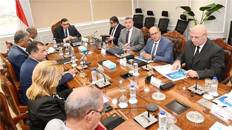 وزير الإسكان يتابع الموقف التنفيذي لمشروعات المرحلة الأولى للمبادرة الرئاسية 