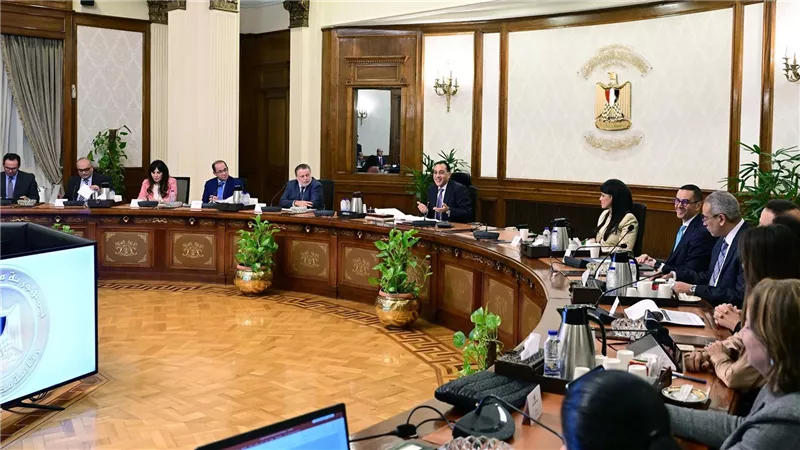 قبل التعديل الوزراي.. مصادر لـ«بانكير»: جهات سيادية تستطلع الآراء حول آداء المجموعة الاقتصادية