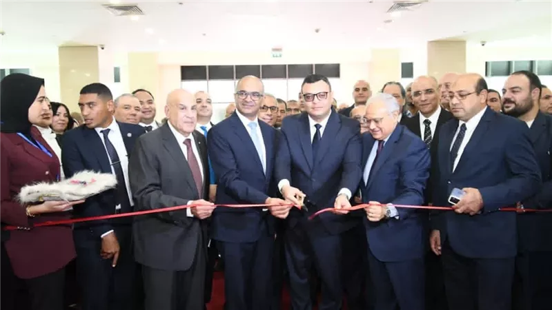 وزير الإسكان يفتتح