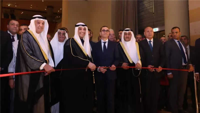 وزير الاستثمار يفتتح