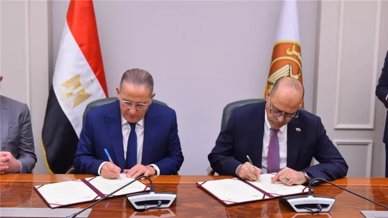 تنظيم سوق العمل السياحي وحماية العمالة الوطنية.. بروتوكول جديد بين وزارة العمل والغرف السياحية