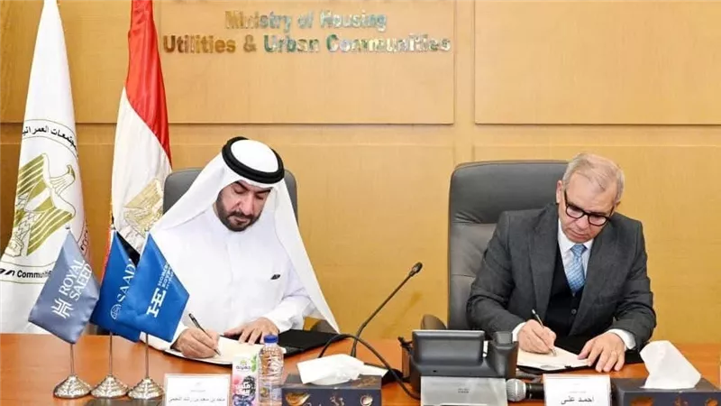 باستثمارات 15 مليار جنيه.. هيئة المجتمعات العمرانية توقع عقد مشروع تجاري فندقي بالقاهرة الجديدة