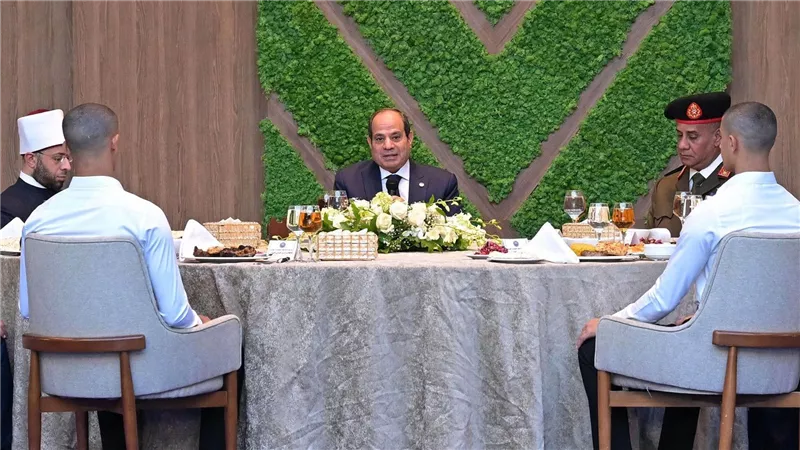 السيسي لطلاب الأكاديمية العسكرية: التطوير مستمر والدولة لديها خطة طموحة للرقمنة  