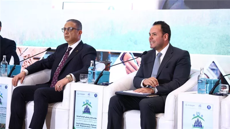 جلسة نقاشية بمؤتمر التنمية المحلية: تطوير البنية التحتية والخدمات العامة من منظور اللامركزية والحوكمة