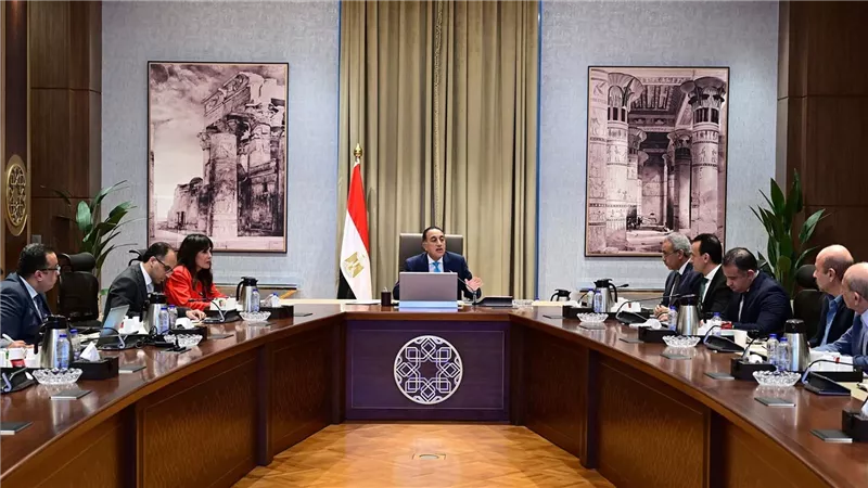 رئيس الوزراء يتابع خطط التطوير والتشجير بالقاهرة الكبرى 