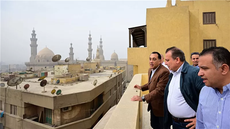 مدبولي يتفقد مشروعات