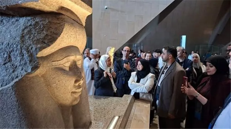 أعضاء المجلس التنفيذي للألكسو يزورون المتحف المصري الكبير ويشيدون بالعراقة والإبداع