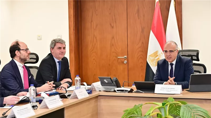 سويلم يبحث مع بنك الاستثمار الأوروبي مشروعات الجيل الثاني لمنظومة الري 2.0 وتعزيز
