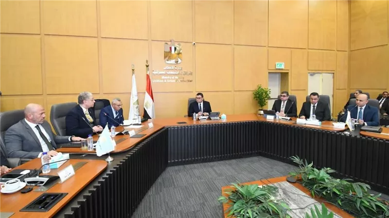 وزير الإسكان يتابع موقف مشروع منطقة الأعمال المركزية بالعاصمة الإدارية الجديدة