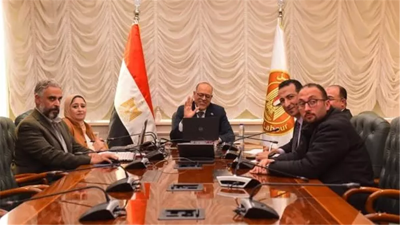 وزير العمل يشهد تسليم 405 عقود عمل لذوي الهمم في 27 محافظة