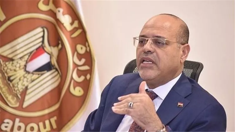 وزير العمل يعلن توفير 5843 فرصة عمل جديدة في 10 محافظات ويكرس دعم ذوي الهمم