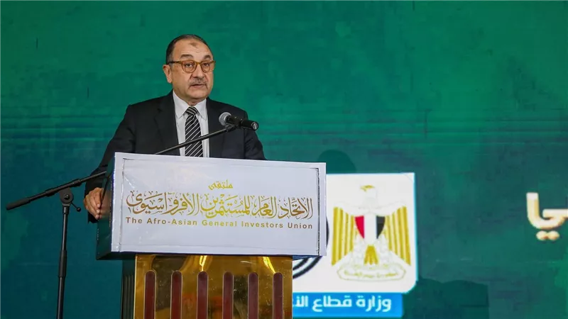 فرص استثمارية ضخمة في الصناعات المعدنية والكيماوية والأدوية والسياحة والغزل والنسيج