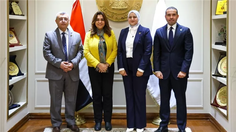 منال عوض تبحث مع الشيوخ مبادرات بيئية وطاقة نظيفة ضمن رؤية مصر 2030