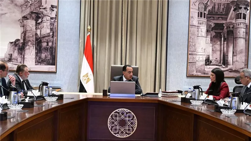 رئيس الوزراء: الحكومة تضع خفض الدين العام والخارجي هدفا أساسيا خلال هذه المرحلة 