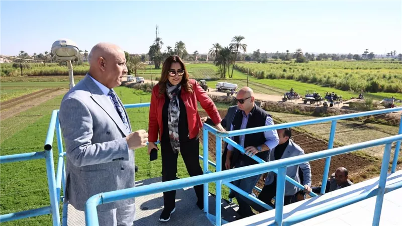 بتكلفة 55 مليون جنيه.. وزيرة التنمية المحلية ومحافظ قنا يفتتحان محطة مياه الشرب بقرية حجازة بحري