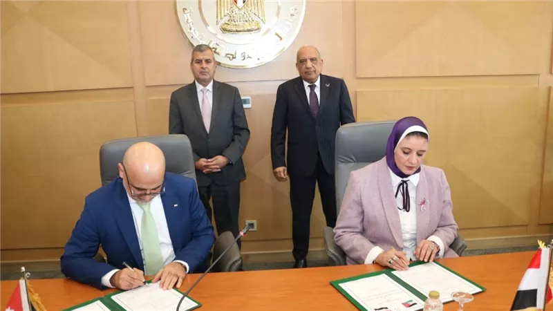 وزيرا الكهرباء المصري والطاقة الأردني يشهدان توقيع عقد تبادل الكهرباء لعام 2026