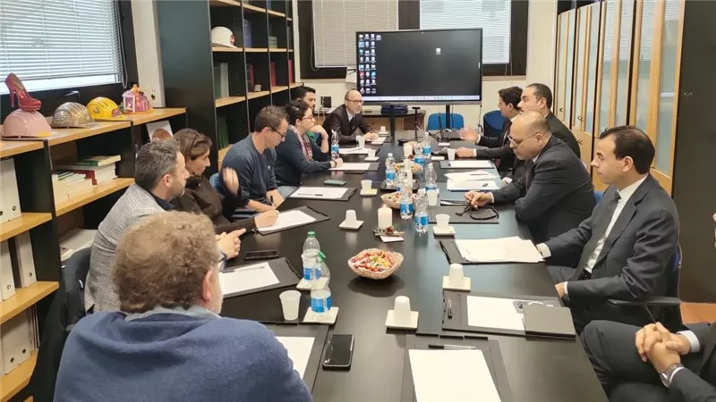 وزير العمل يبحث تعزيز استقدام وتأهيل العمالة المصرية للعمل في قطاع التشييد والبناء بإيطاليا