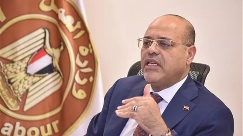 وزير العمل يعلن آلاف فرص العمل الجديدة برواتب مجزية وتأمينات كاملة