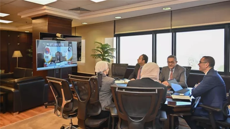 وزير الاستثمار يبحث اتفاقية شراكة اقتصادية مع نظيره الكوري عبر فيديو كونفرانس
