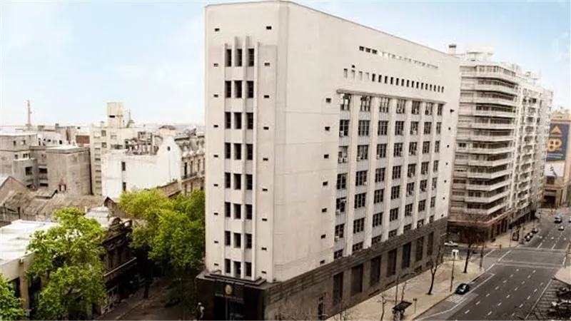 البنك المركزي في أوروجواي يخفض سعر الفائدة الرئيسي إلى 7.5%
