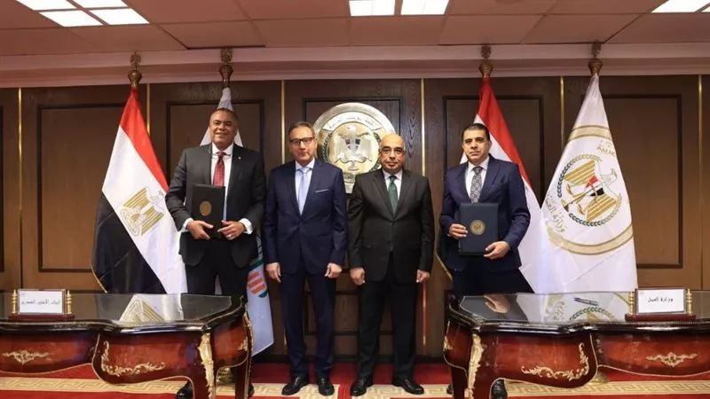 لرقمنة الإجراءات القضائية.. البنك الأهلي المصري يفتتح أول قاعات تقاضٍ إلكترونية متكاملة