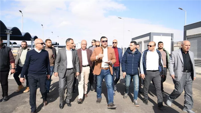 وزير الإسكان يتابع استعدادات التشغيل بموقف حدائق العاصمة ومجمع الخدمات الشرطي