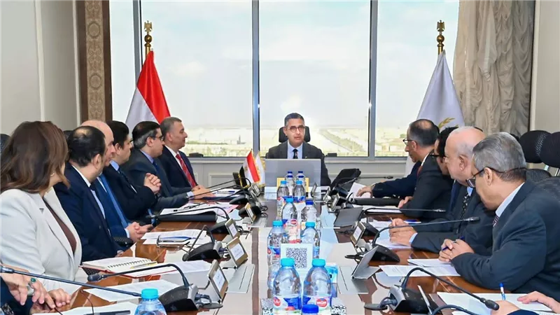اجتماع موسع لمتابعة منظومة الطحن والرقابة على الدقيق بالقطاعين العام والخاص